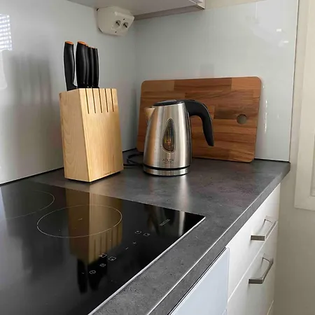 Modern Apartment- Great Equipment - Smart Tv -fast Wifi, Close To The Center *